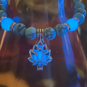 0f0e17b26679df3a4f8d44d3350fefd1 Turquoise Crystal Glow-in-the-Dark Bracelet for Balance and Healing - Elegant Gift for Women’s Birthdays