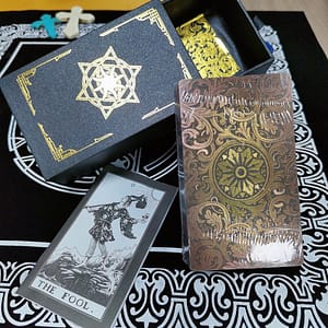 Borderless-Tarot-Card-Gift-Box-Luxury-Set-Gold-Foil-Hot-Stamping-PVC-Waterproof-Wear-resistant-Board Borderless Tarot Card Gift Box Luxury Set Gold Foil Hot Stamping PVC Waterproof Wear-resistant Board Game Solitaire