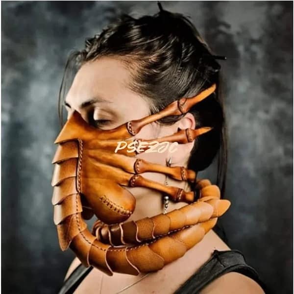 8862aa62f7eff573b29f04b52ae3485f Halloween Natural Environmental Protection Latex Horror Scorpion Mask Decorative Props - view 2